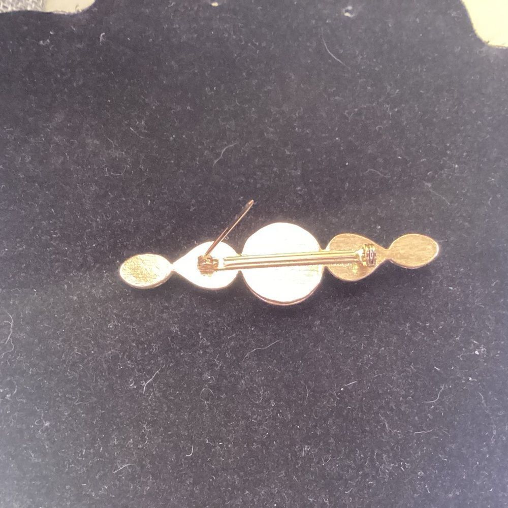 Goldtone Pin with Faux White Mabe Pearl and  Black Enamel - Picture 5 of 6